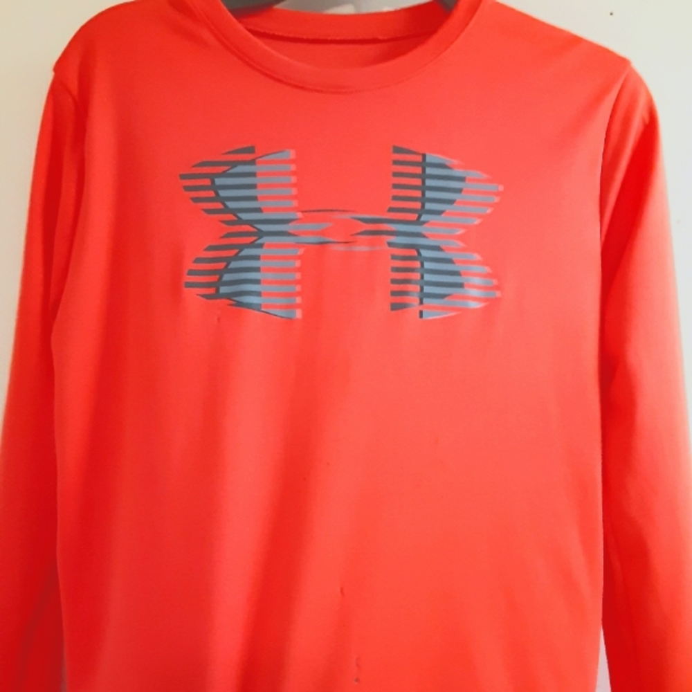 NWOT Under Armour brand boys Long-sleeved top